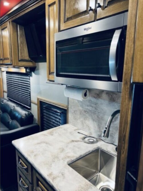 2022 Peterbilt 379 5150 Toterhome, 41K Miles, X-15 Cummins 565HP, 18 Speed Automatic, Awesome Coach - Image 24
